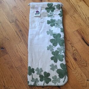 Throw Blakent Green CLOVER